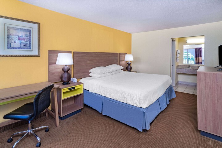 Room 17 of 36