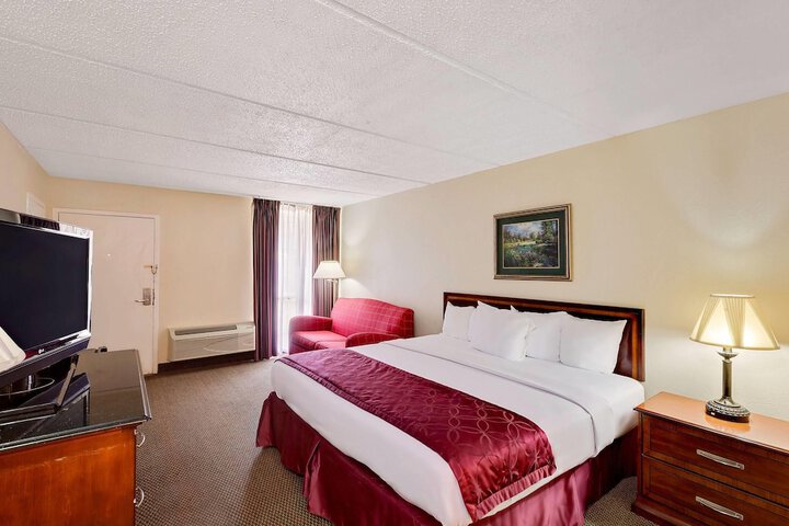 Days Inn by Wyndham Bay City