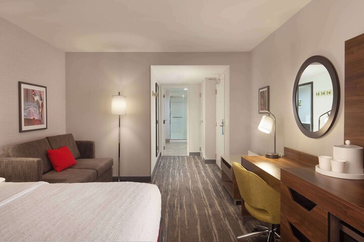 Room 16 of 36