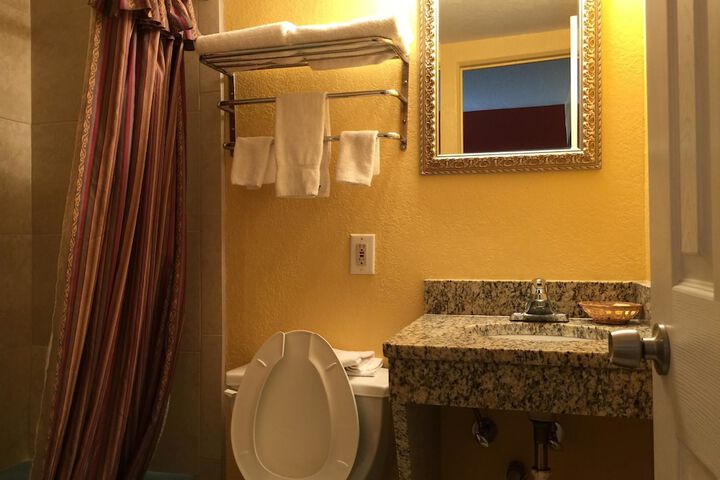 Room 12 of 28