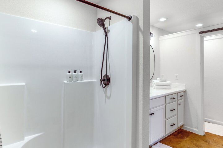 Central & Modern Studio w / Workspace in Owasso!