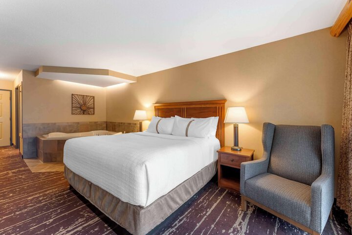 Best Western Premier The Lodge on Lake Detroit