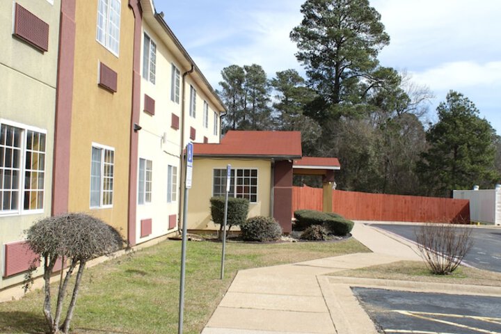 Hotel Exterior 40 of 43