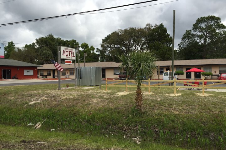 Three Rivers Motel