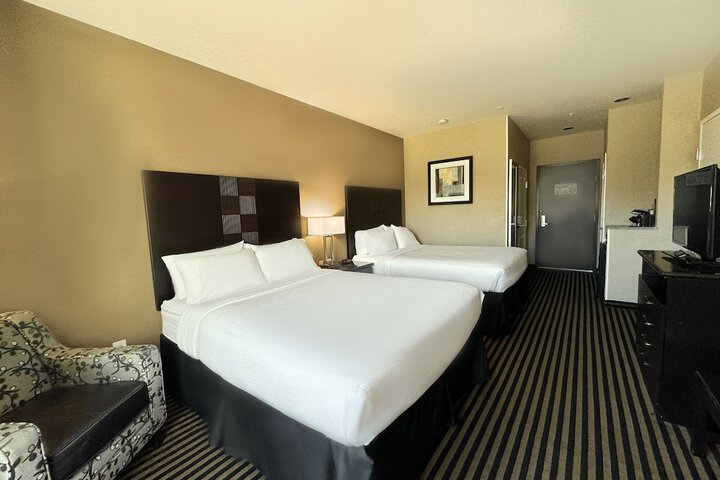 Room 14 of 37