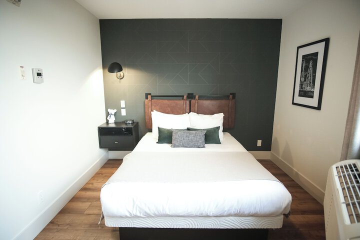 Room 11 of 25