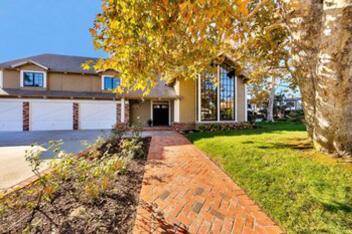 5BDRM Villa Via Mil Cumbres