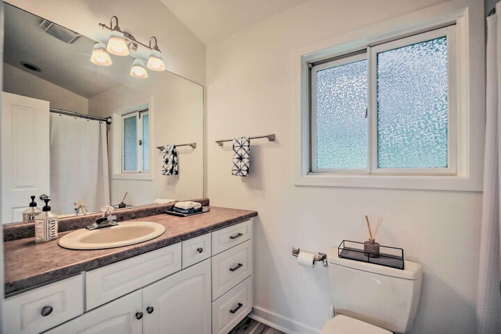 Airy & Bright Hideaway Near Smugglers Notch!