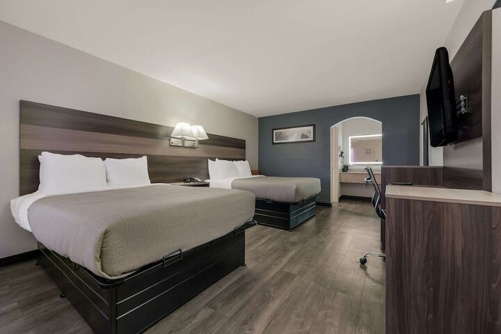 Room 10 of 30