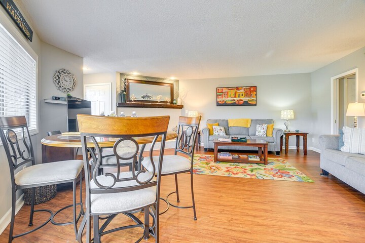 Little River Condo w / Pool Access - Near Beaches!