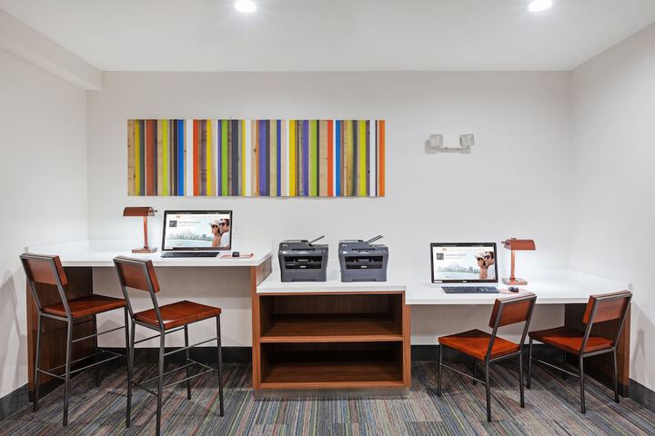 Business Center 43 of 45