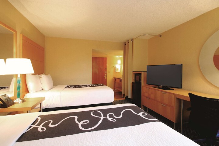 La Quinta Inn & Suites by Wyndham Deerfield Beach I-95