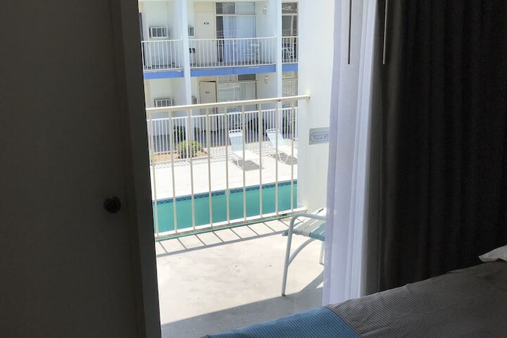 Room 18 of 27