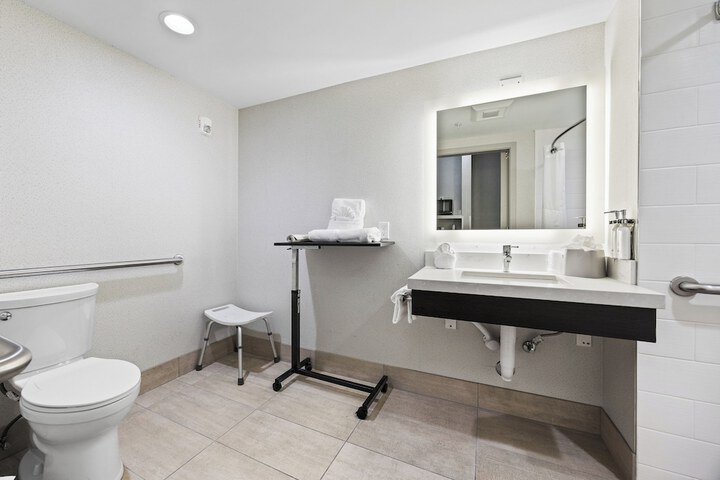 Holiday Inn Express Sunnyvale - Silicon Valley by IHG