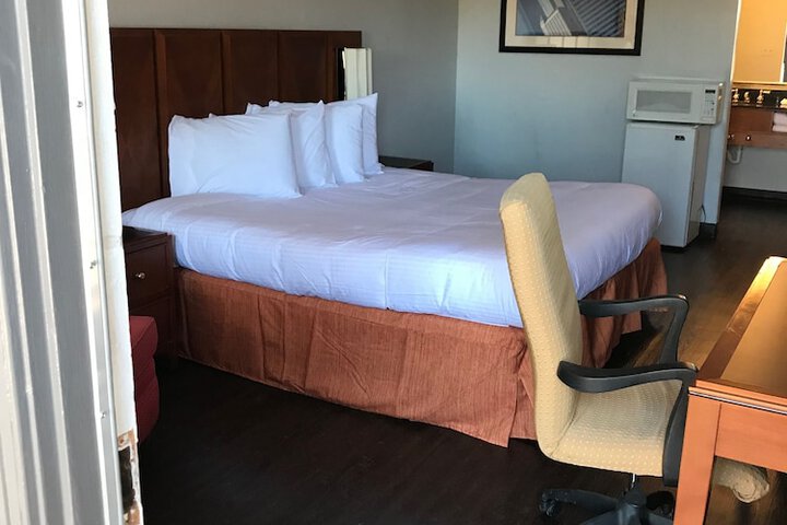 Room 14 of 33