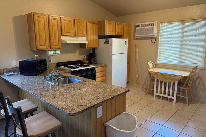 Mountain Landing Suites & RV Park