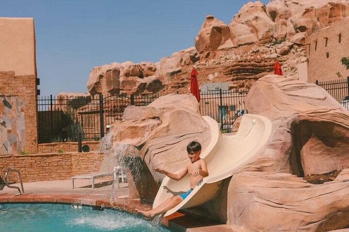 Bluff Dwellings Resort