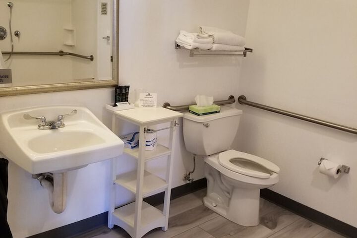 Room 66 of 143