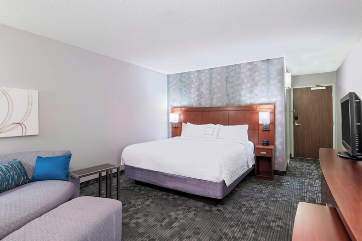 Room 17 of 28