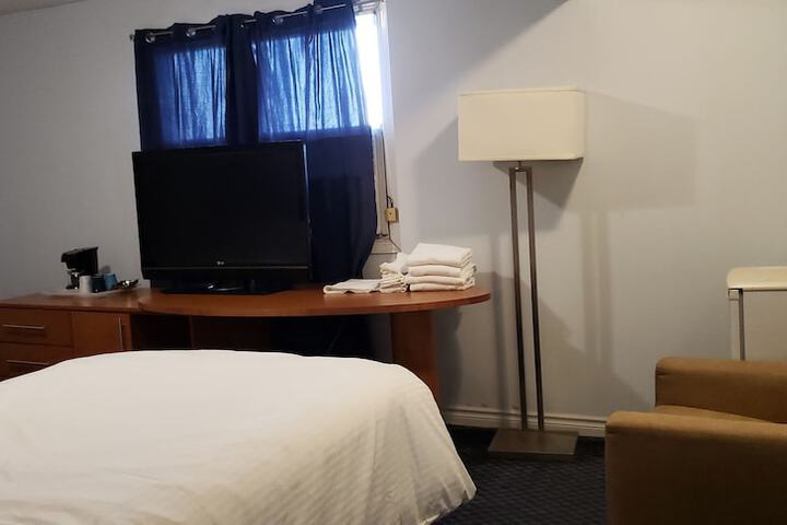 Room 28 of 63