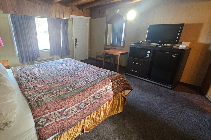 Room 7 of 18