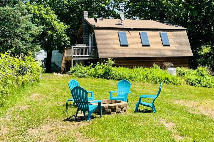 Newly Renovated Carriage House Near Town & Beaches