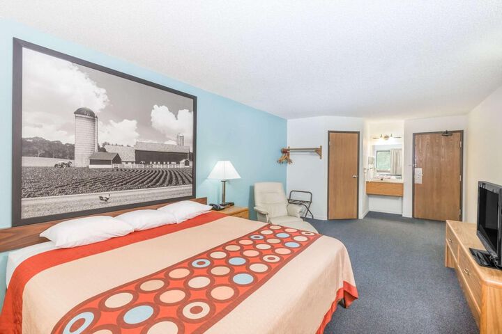 Room 10 of 32