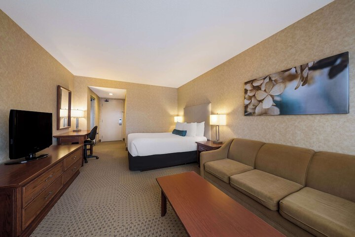 Room 6 of 56