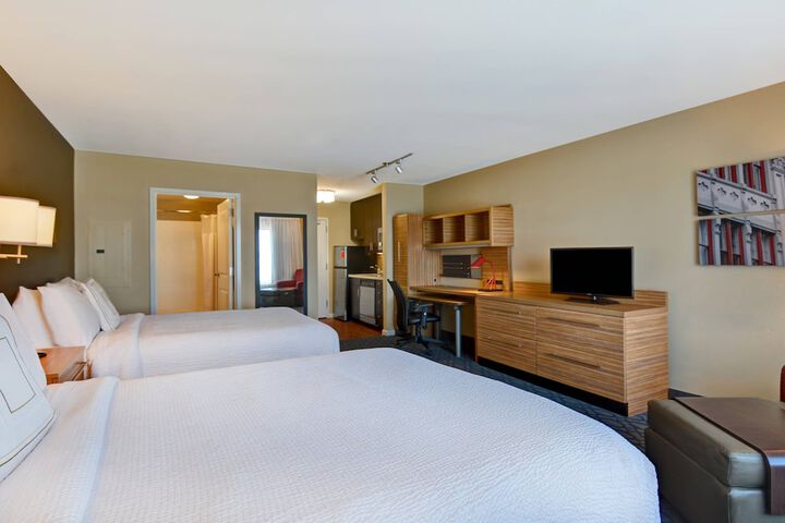 Room 32 of 49