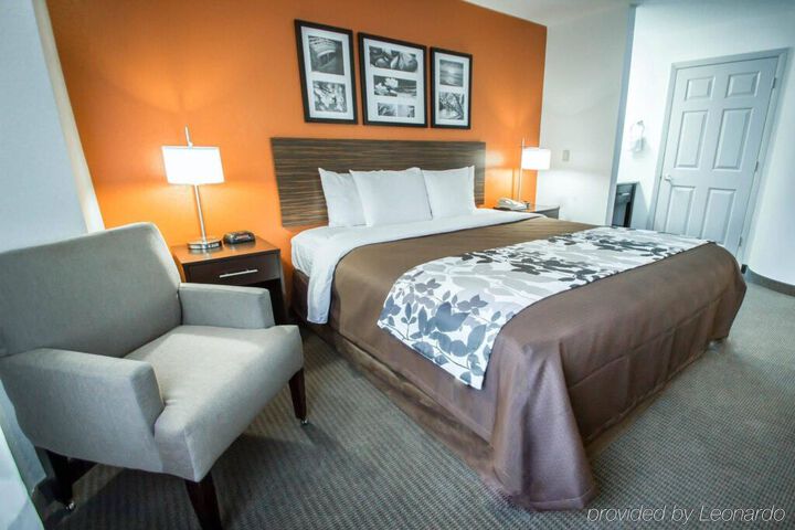 SLEEP INN & SUITES RIVERFRONT