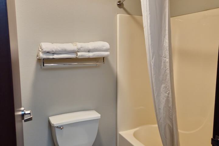 Room 33 of 115