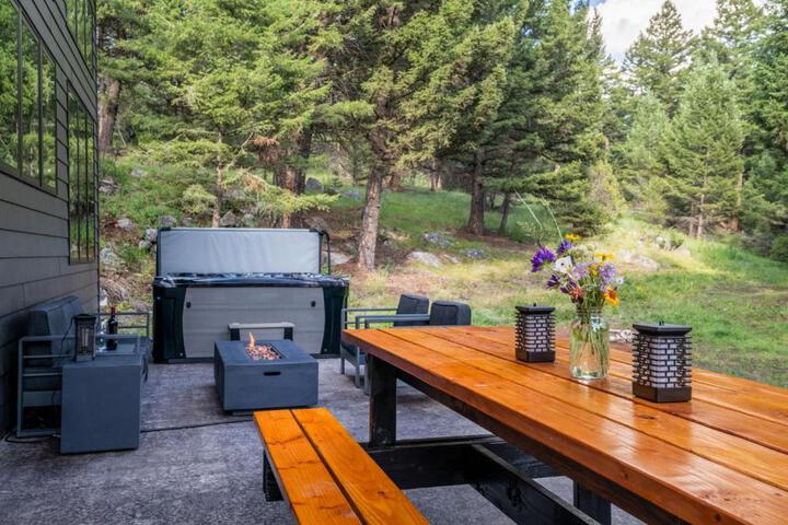 Granite Moose Hideaway Cabin