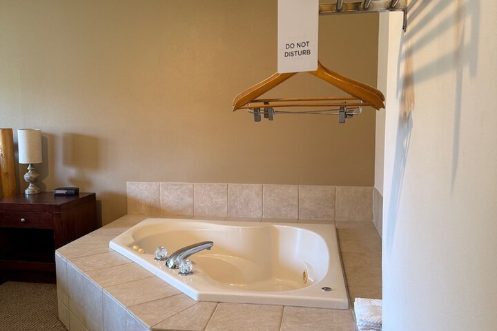 Nisswa Hotel and Suites