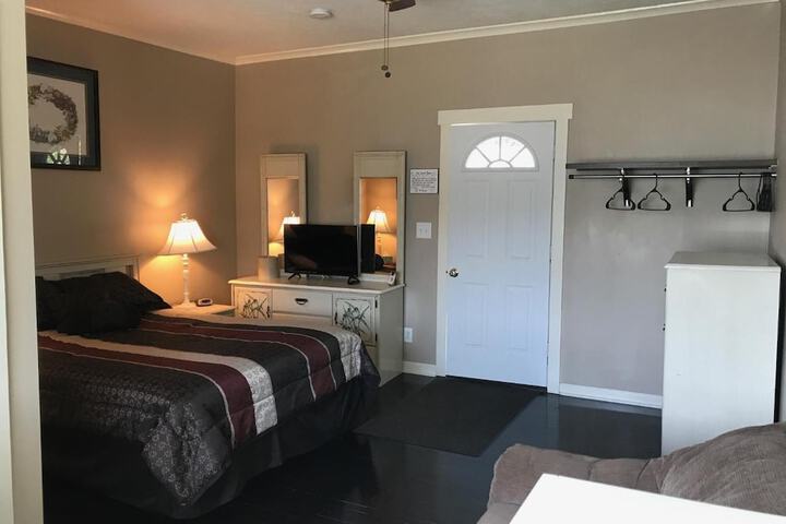 Room 6 of 28