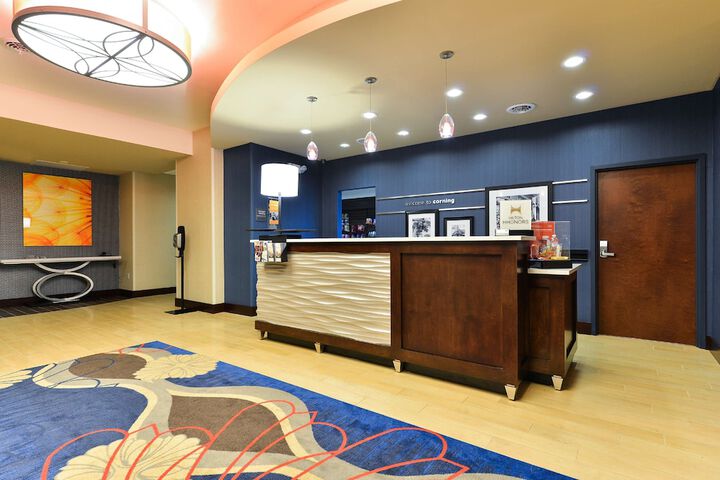 Hampton Inn Corning / Painted Post