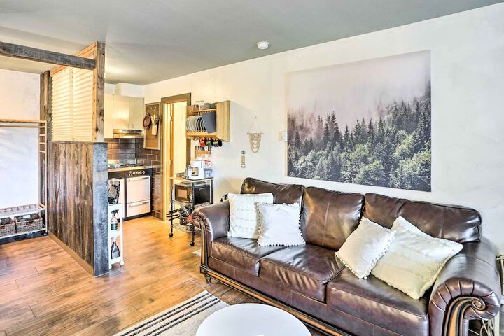 First-floor Hunter Condo 1 Mi to Slopes!