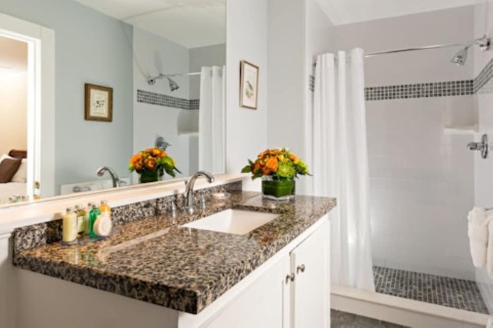 Crowne Pointe Historic Inn & Spa - Adults Only