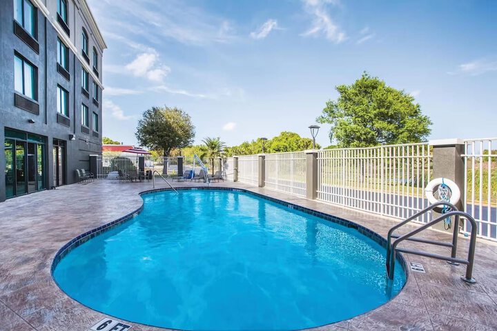 Comfort Inn & Suites Clearwater South - Pinellas Park