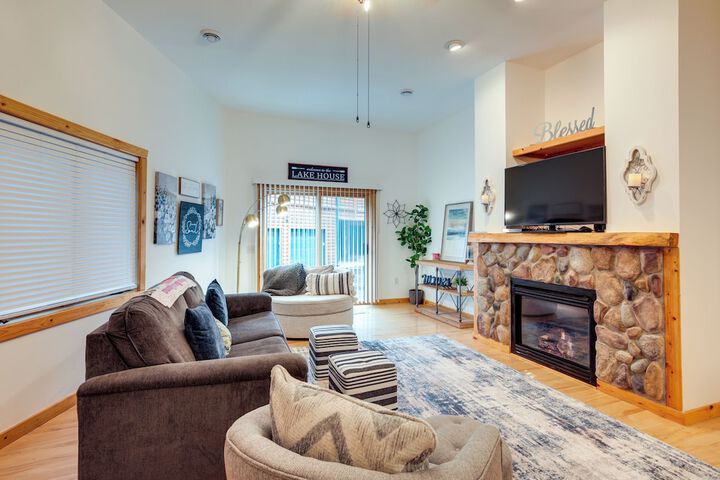 Lake Minocqua Condo w / Shared Fire Pit!