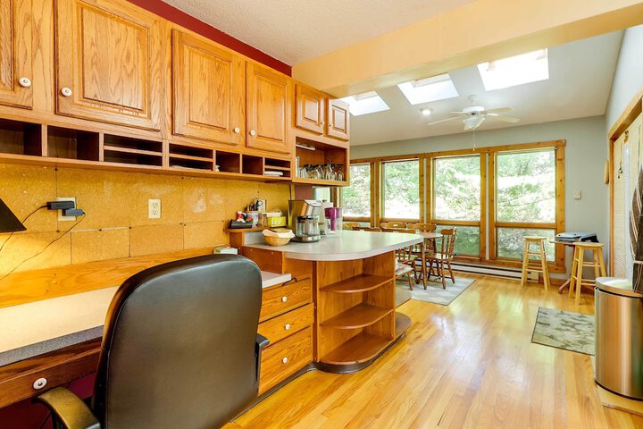 Spacious Woodbury Home w / Pool + Hot Tub!