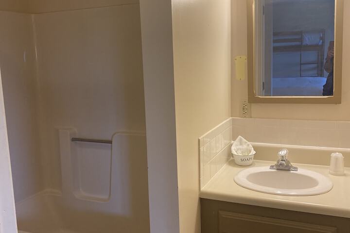 Room 221 of 294