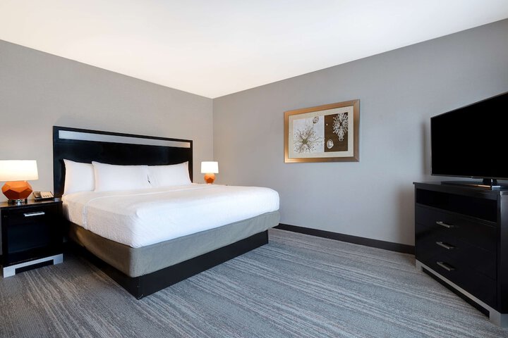 Room 32 of 69