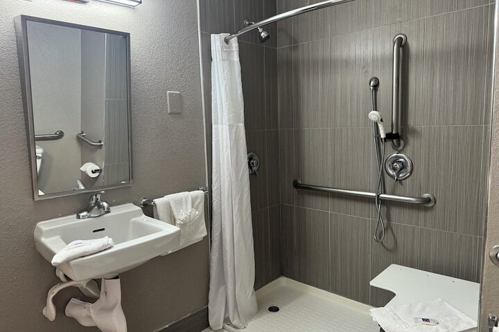 Room 20 of 33