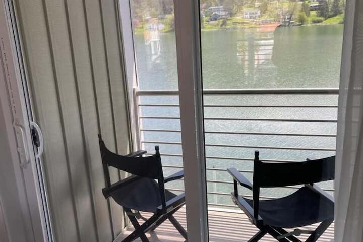 Lake Front Hotel
