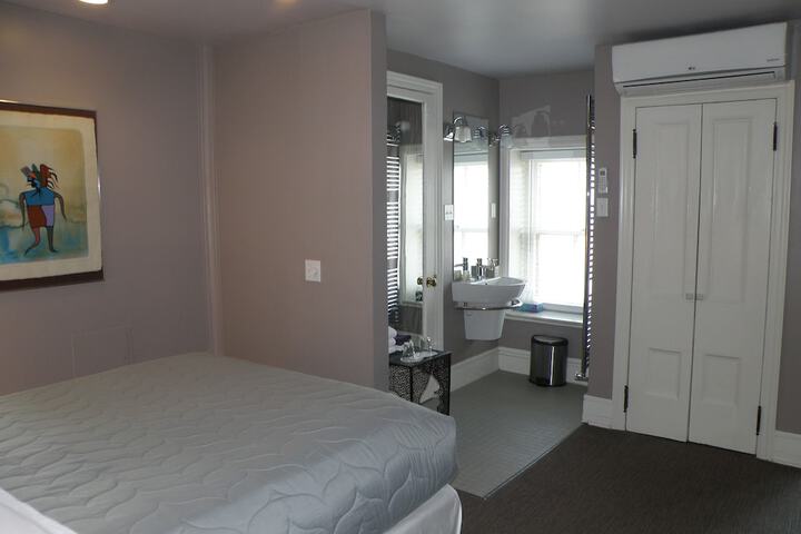 Room 33 of 66