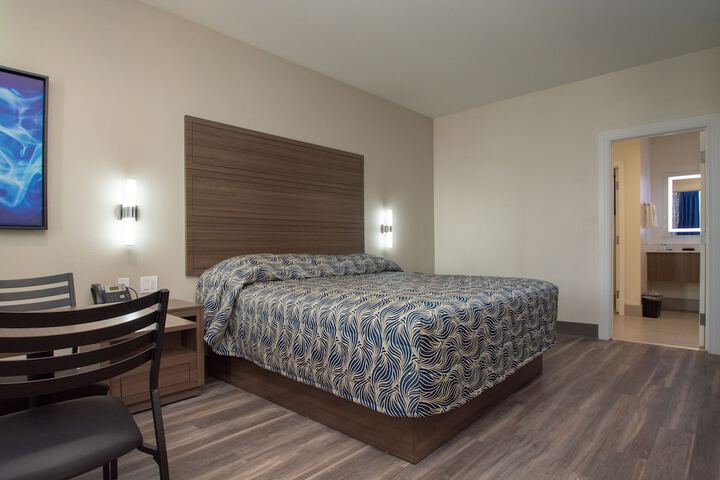 Room 27 of 40
