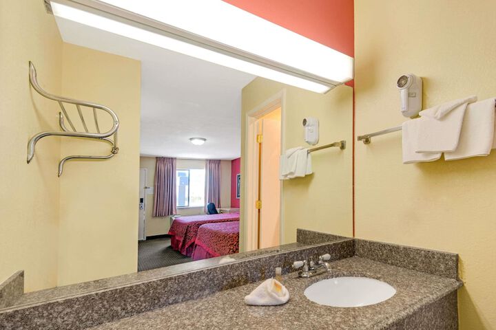 Room 9 of 24