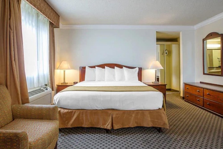 Room 11 of 29