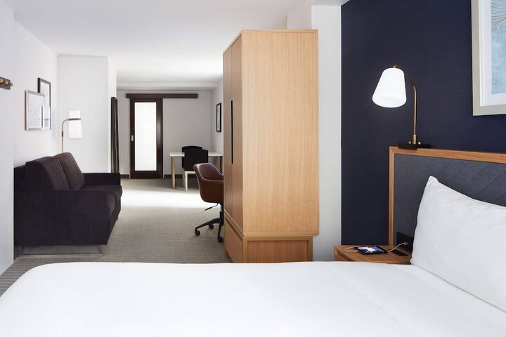 Room 8 of 37