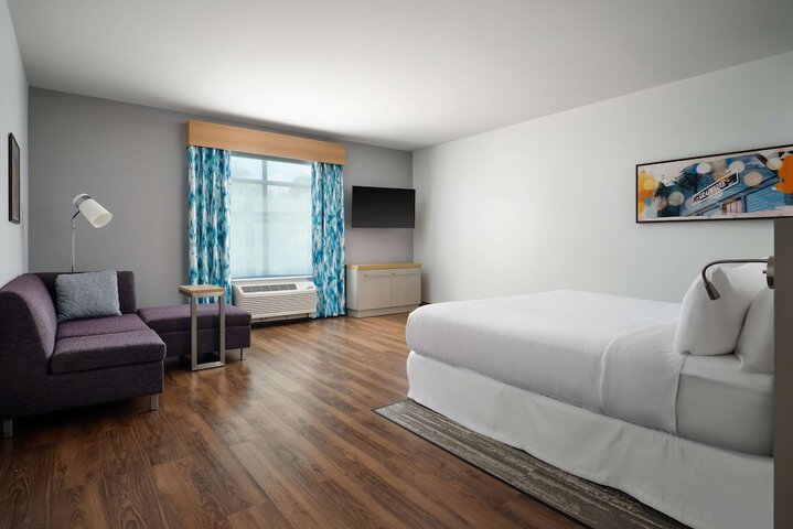 Room 34 of 66